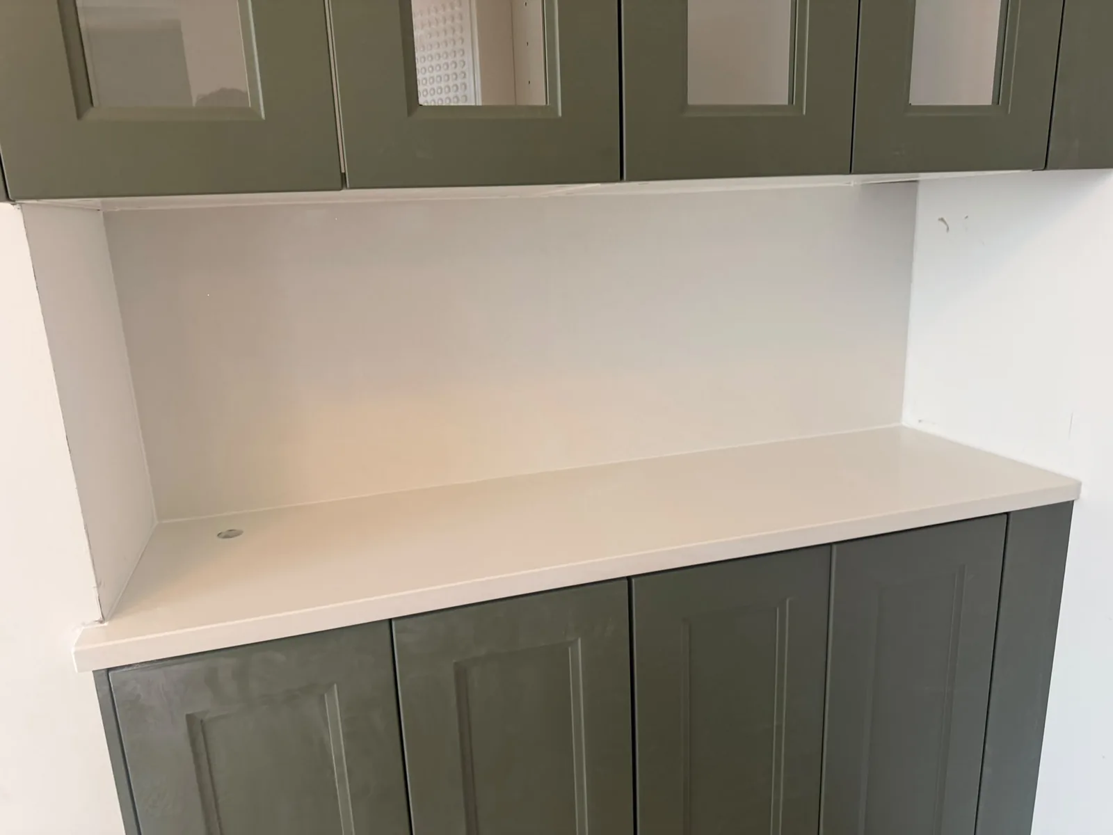 A short upstand closing the join between worktop and wall in a Marvra kitchen